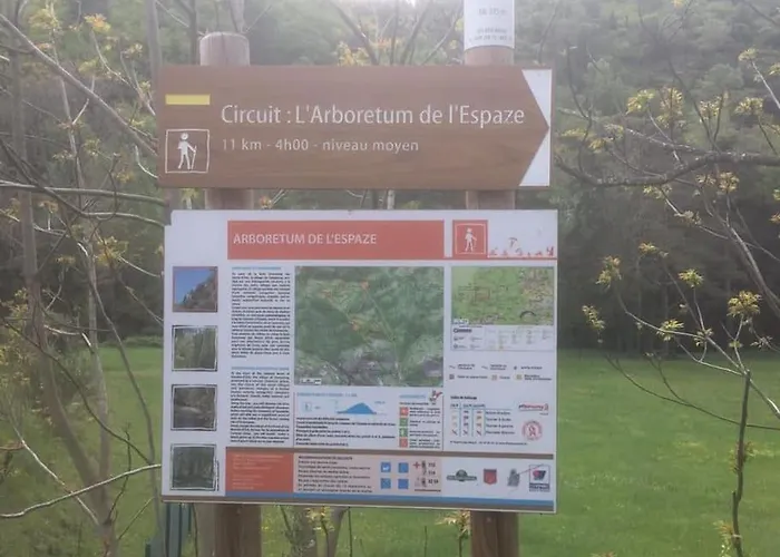 Casa de Férias Maison De Village Dans Joli Hameau Medieval La Tour-sur-Orb